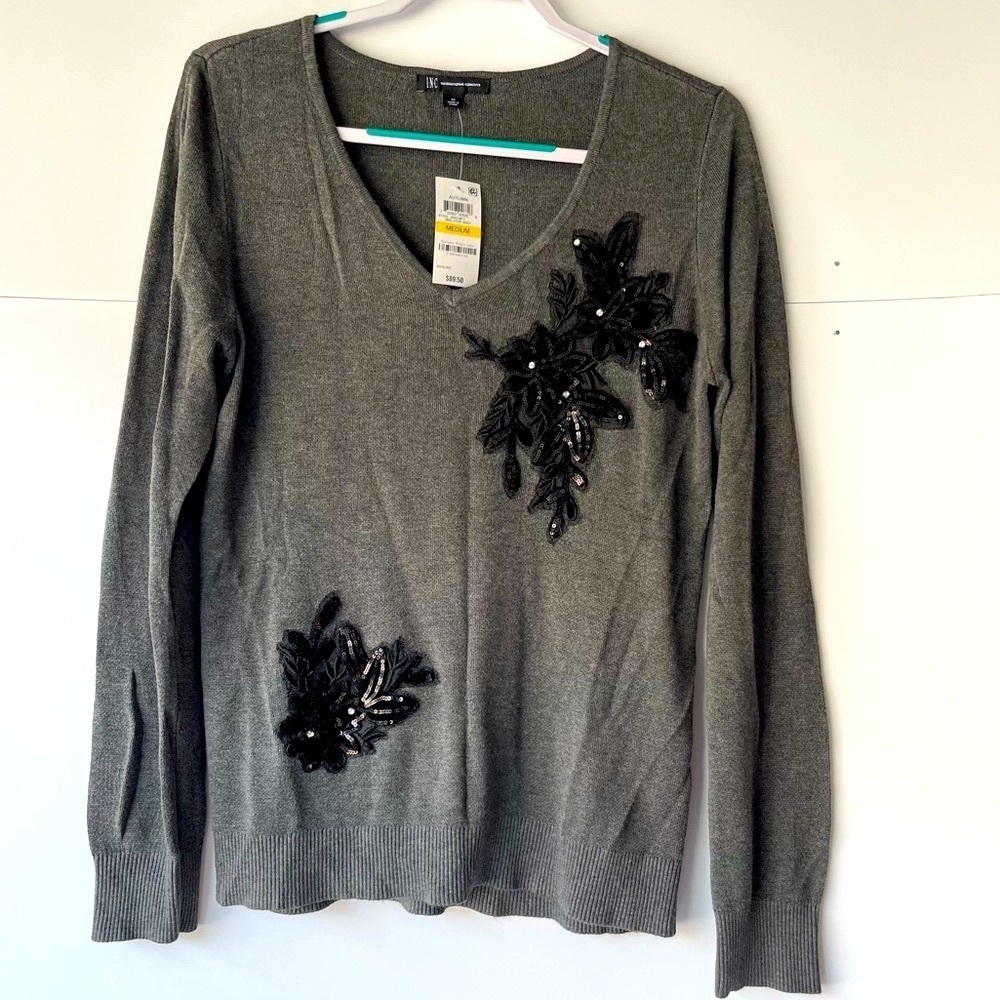 NWT! ($90) INC Women's Gray Sweater Blouse Top Rhinestone Flower Embroidered, M